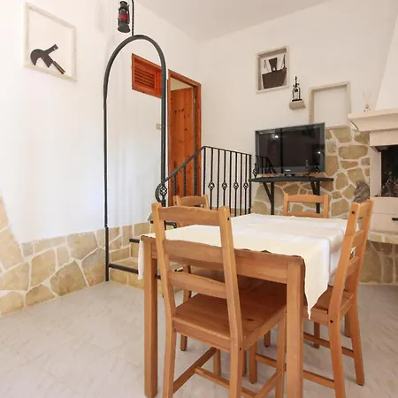 בית נופש Cozy In With Wifi אוסטוני